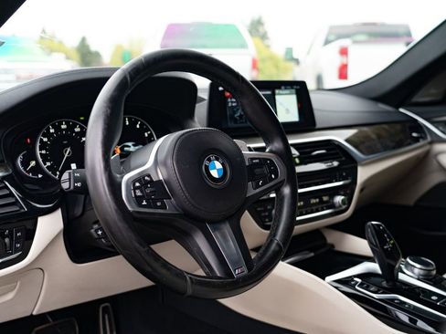 Used 2017 BMW 540i w/ M Sport Package image 10