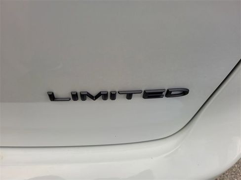 New 2026 Chrysler Pacifica Limited w/ S Appearance Package image 9