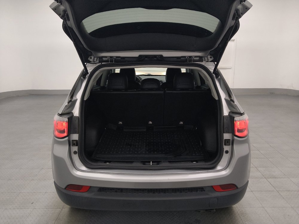 Used 2018 Jeep Compass Latitude AWD/4WD image 29