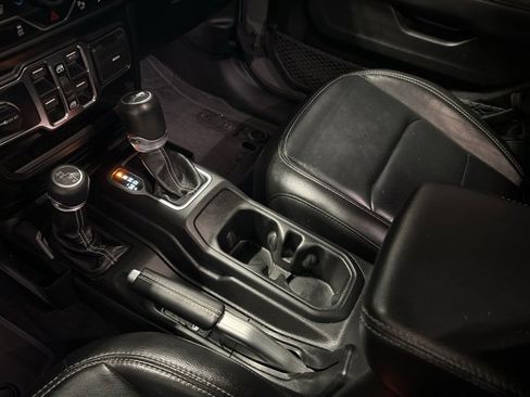 Used 2019 Jeep Wrangler Unlimited Sahara image 29