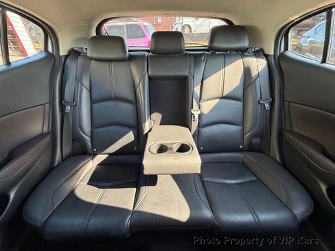 Used 2018 MAZDA MAZDA3 Touring FWD image 17