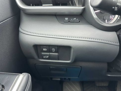 Used 2024 Toyota Highlander LE image 35