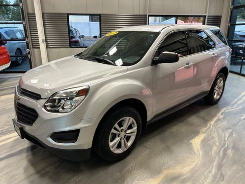 Used 2017 Chevrolet Equinox LS FWD image 31
