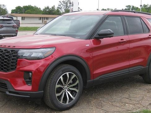 New 2026 Ford Explorer ST-Line AWD/4WD image 1