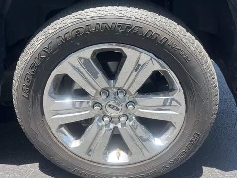 Used 2018 Ford F150 XLT w/ Equipment Group 302A Luxury AWD/4WD image 19