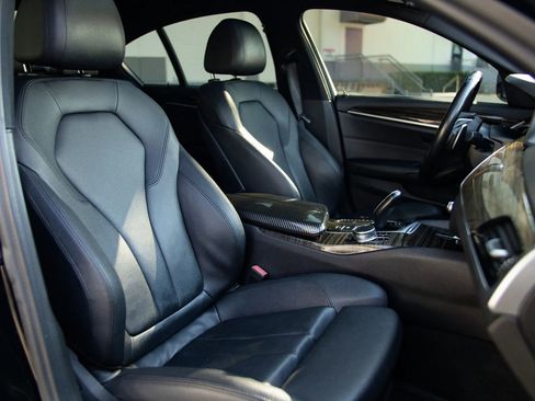 Used 2018 BMW 530i xDrive image 25