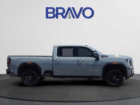 Used 2025 GMC Sierra 2500 AT4 w/ AT4 Premium Plus Package AWD/4WD image 5