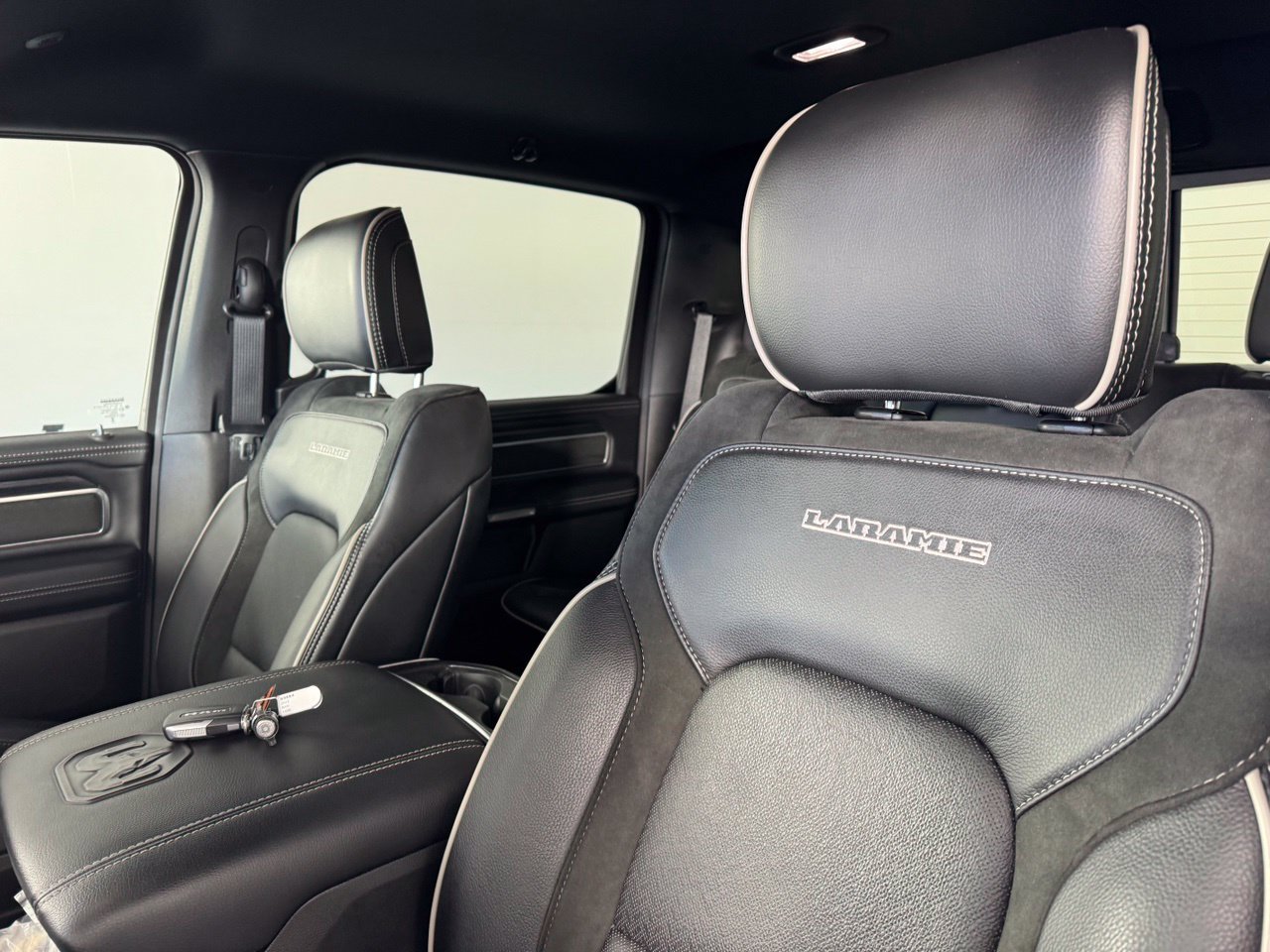 Used 2023 RAM 1500 Laramie AWD/4WD image 10