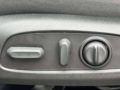 Used 2023 Chevrolet Traverse LT image 20