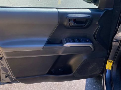 Used 2022 Toyota Tacoma SR5 w/ Technology Package RWD image 12