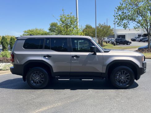 Used 2025 Toyota Land Cruiser 1958 image 11