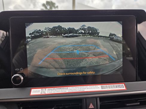 Used 2024 Toyota Prius LE FWD image 21