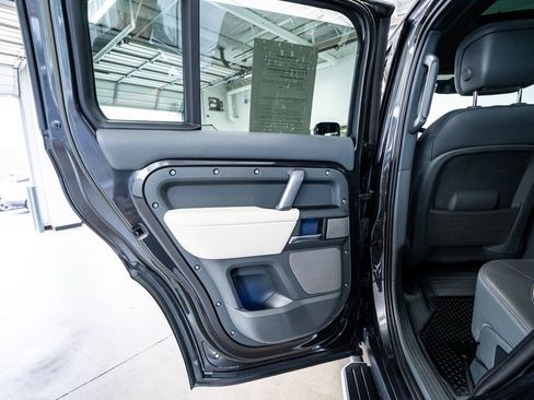 Used 2023 Land Rover Defender 130 X-Dynamic SE image 51