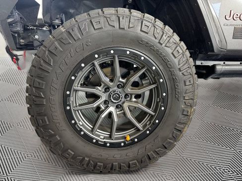 Used 2023 Jeep Gladiator Mojave w/ LED Lighting Group AWD/4WD image 29