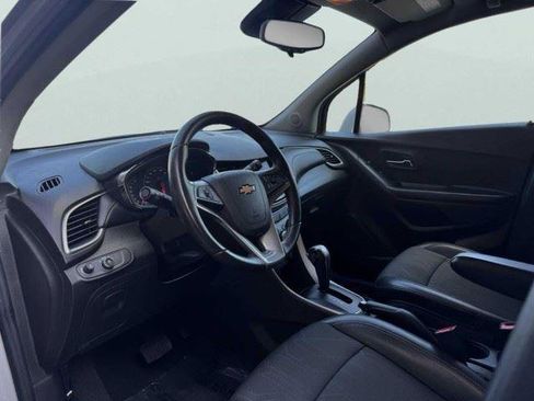 Used 2021 Chevrolet Trax LT w/ Driver Confidence Package AWD/4WD image 17