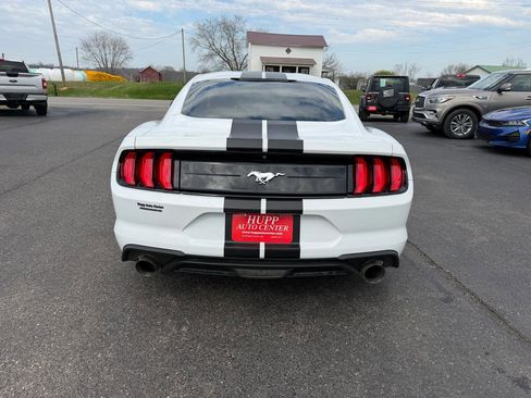Used 2018 Ford Mustang Coupe image 5