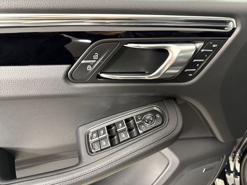 Certified 2026 Porsche Macan Turbo AWD/4WD image 34