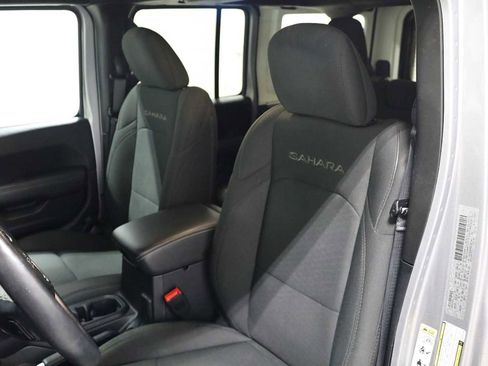 Used 2019 Jeep Wrangler Unlimited Sahara image 18