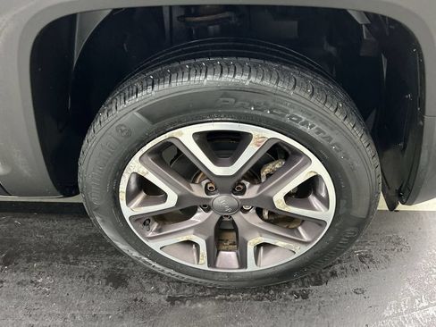 Used 2015 Jeep Renegade Latitude AWD/4WD image 8
