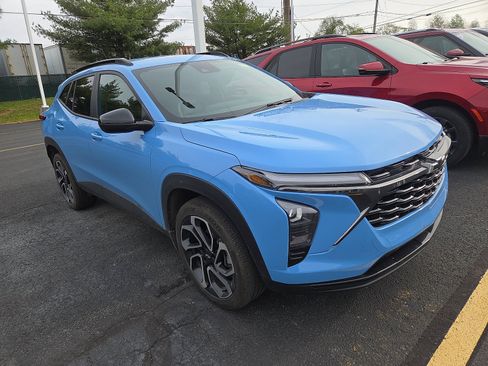 Used 2024 Chevrolet Trax RS w/ Driver Confidence Package FWD image 1