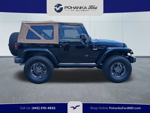Used 2017 Jeep Wrangler Sahara AWD/4WD image 4
