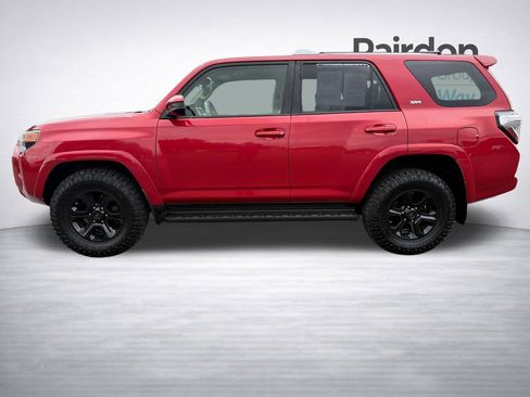 Used 2017 Toyota 4Runner SR5 AWD/4WD image 4