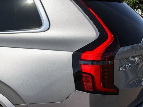 New 2026 Volvo XC90 B6 Plus w/ Protection Package Premier AWD/4WD image 11