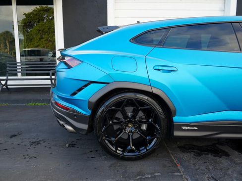 Used 2024 Lamborghini Urus Performante AWD/4WD image 3