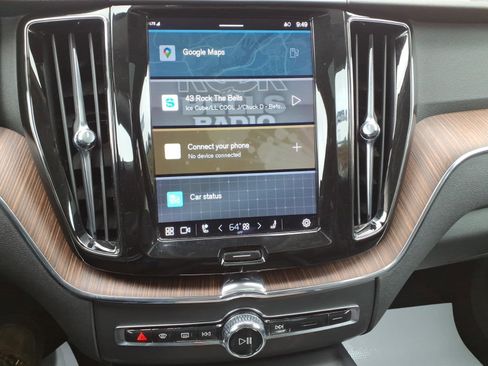 Used 2022 Volvo XC60 B5 Momentum w/ Advanced Package image 17