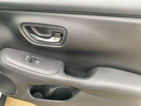 Certified 2026 Honda HR-V LX image 35