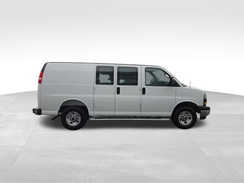 Used 2025 GMC Savana 2500 w/ Driver Convenience Package RWD image 7