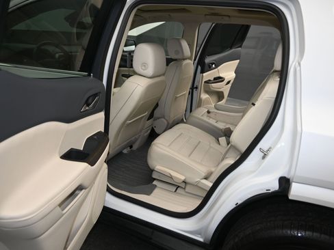 Used 2022 GMC Acadia Denali w/ Denali Technology Package image 14