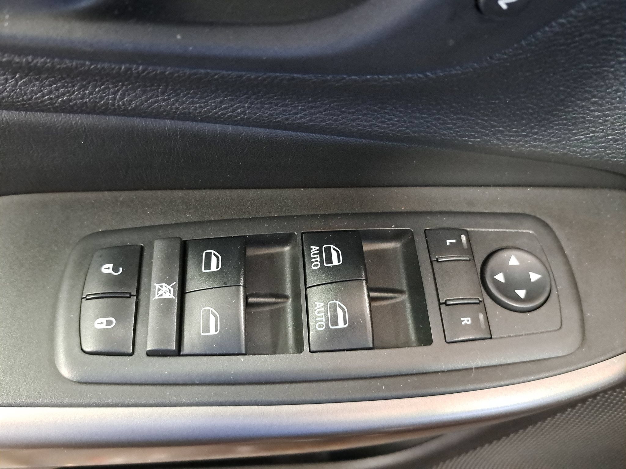 Used 2019 Jeep Cherokee Limited AWD/4WD image 29