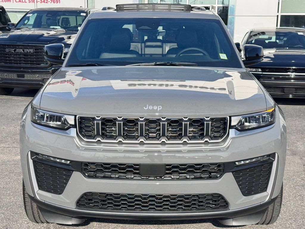 New 2027 Jeep Grand Cherokee Limited AWD/4WD image 2