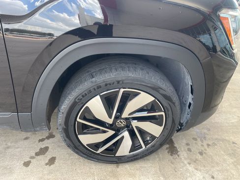 Used 2025 Volkswagen Atlas SE image 6