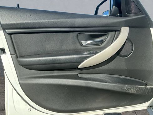 Used 2017 BMW 320i Sedan image 9