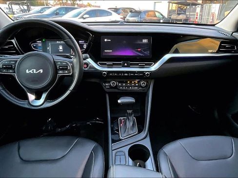 Used 2022 Kia Niro Touring Special Edition image 13