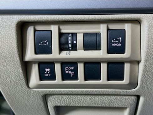 Used 2017 Subaru Outback 2.5i Limited w/ Popular Package #5 image 17