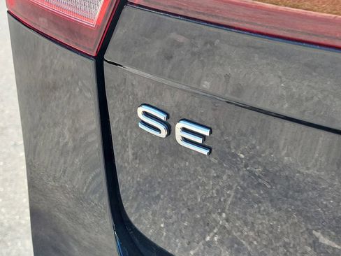 Used 2022 Volkswagen Tiguan SE R-Line image 5