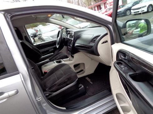 Used 2013 Dodge Grand Caravan SXT image 16