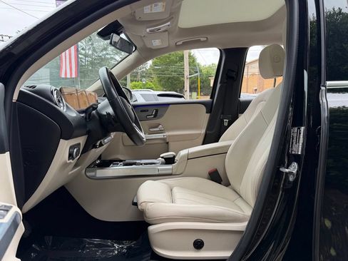 Used 2022 Mercedes-Benz GLB 250 4MATIC w/ Premium Package Lite image 25