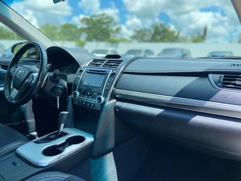 Used 2012 Toyota Camry SE FWD image 17