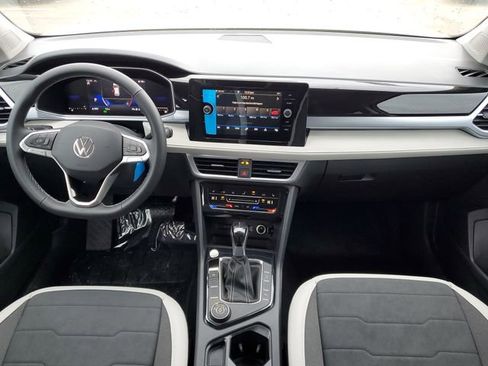 New 2026 Volkswagen Taos SE image 8