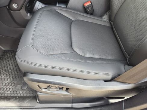 New 2026 Land Rover Defender 110 X-Dynamic SE image 16