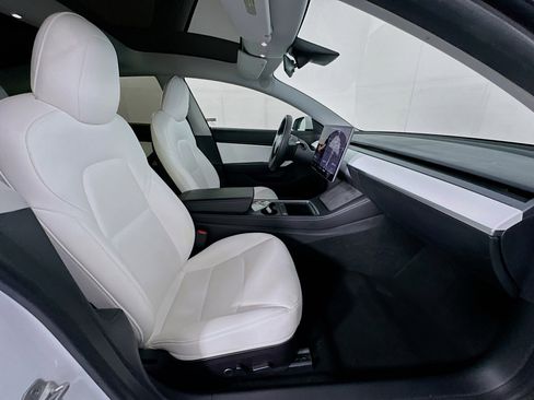 Used 2021 Tesla Model 3 Standard Range Plus image 29