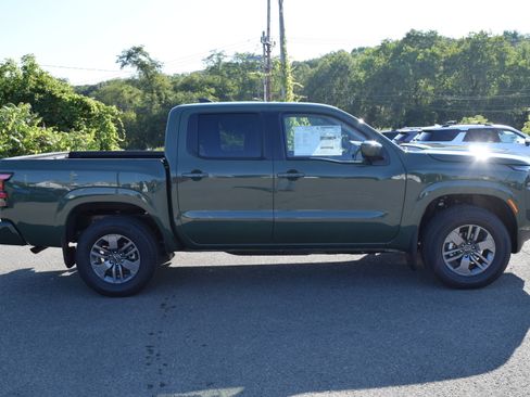 Used 2025 Nissan Frontier SV AWD/4WD image 5
