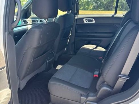 Used 2014 Ford Explorer XLT FWD image 9