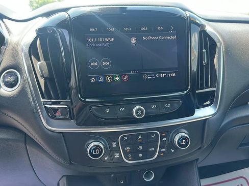 Used 2022 Chevrolet Traverse LT FWD image 11