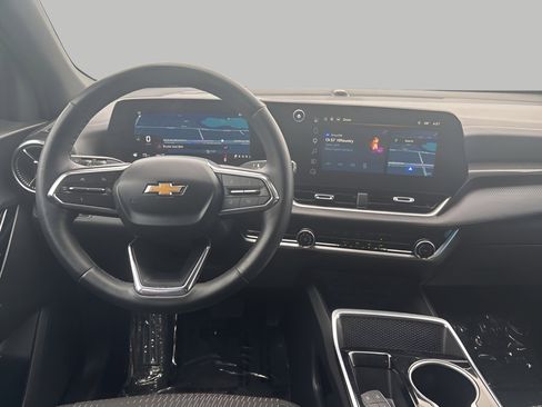 Used 2025 Chevrolet Equinox LT AWD/4WD image 16
