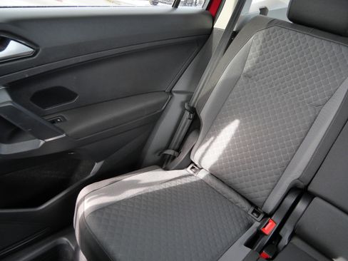 Used 2018 Volkswagen Tiguan S image 12